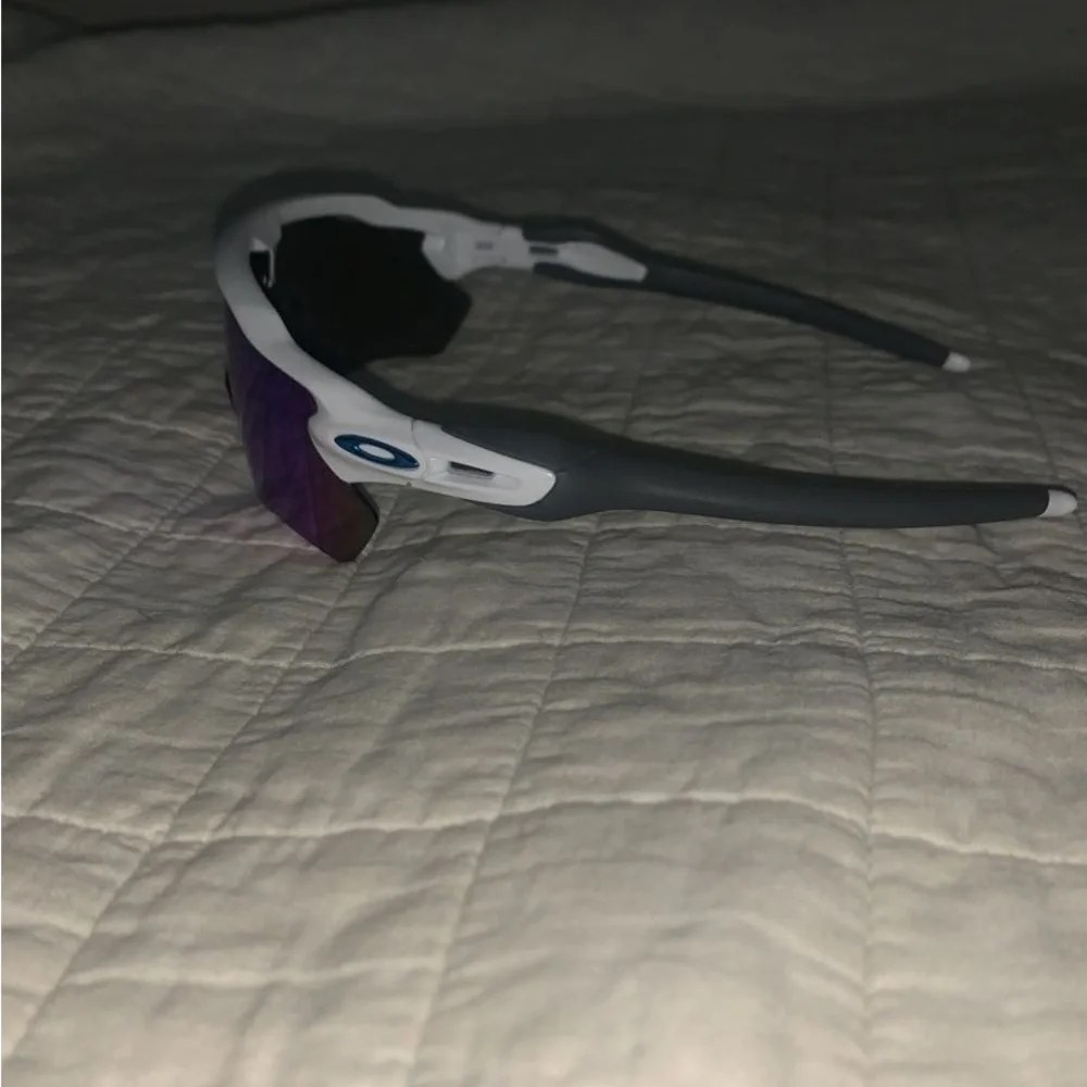oakley sunglasses - Picture 2 of 4